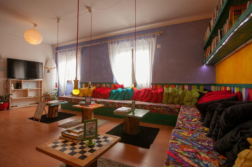 بيت شباب Ericeira Surf Camp الغرفة الصورة